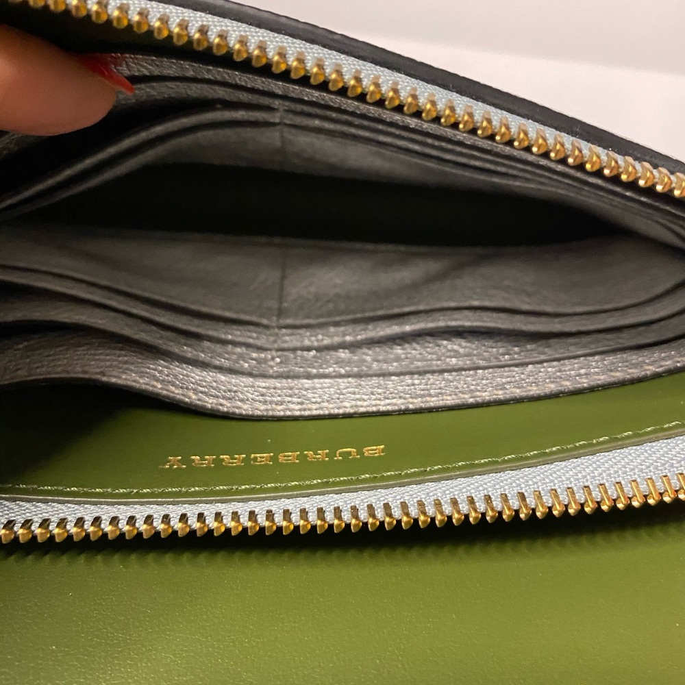 Burberry silver clutch - Picture 6 of 16